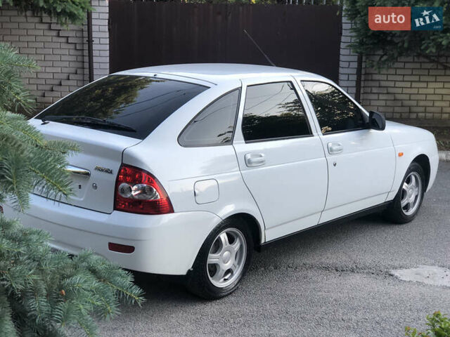 Белый ВАЗ 2172 Priora, объемом двигателя 1.6 л и пробегом 160 тыс. км за 4150 $, фото 13 на Automoto.ua