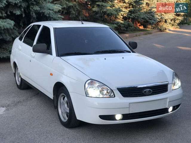 Белый ВАЗ 2172 Priora, объемом двигателя 1.6 л и пробегом 160 тыс. км за 4150 $, фото 10 на Automoto.ua
