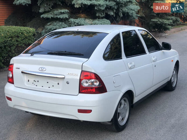 Белый ВАЗ 2172 Priora, объемом двигателя 1.6 л и пробегом 160 тыс. км за 4150 $, фото 17 на Automoto.ua