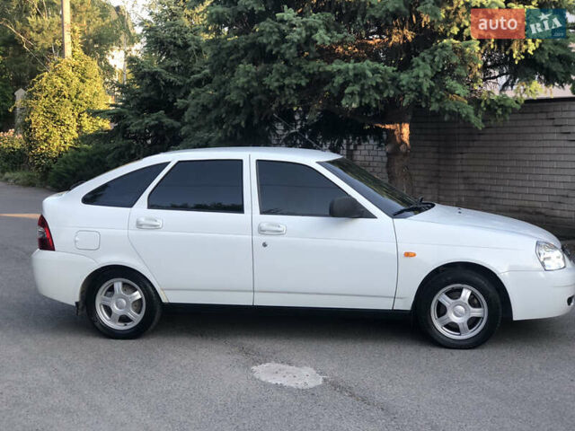 Белый ВАЗ 2172 Priora, объемом двигателя 1.6 л и пробегом 160 тыс. км за 4150 $, фото 8 на Automoto.ua