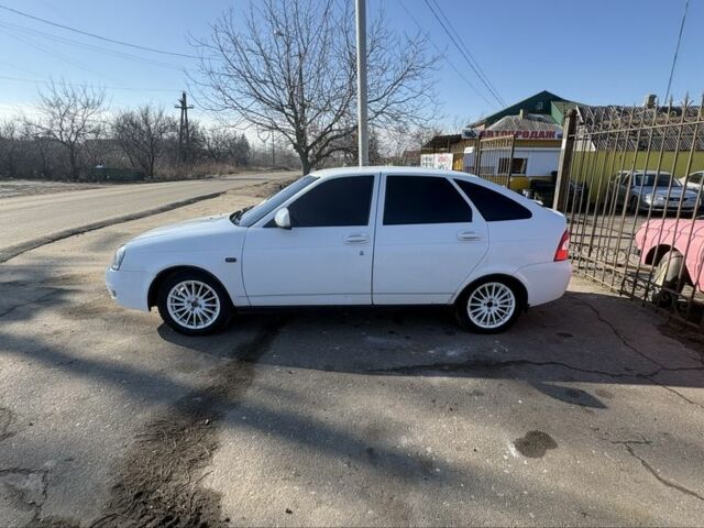 Белый ВАЗ 2172 Priora, объемом двигателя 1.6 л и пробегом 257 тыс. км за 2850 $, фото 2 на Automoto.ua