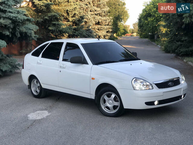 Белый ВАЗ 2172 Priora, объемом двигателя 1.6 л и пробегом 160 тыс. км за 4150 $, фото 5 на Automoto.ua