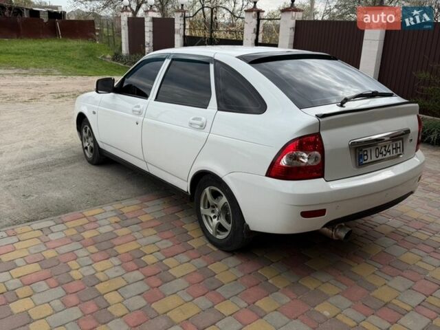 Белый ВАЗ 2172 Priora, объемом двигателя 1.6 л и пробегом 105 тыс. км за 3500 $, фото 3 на Automoto.ua