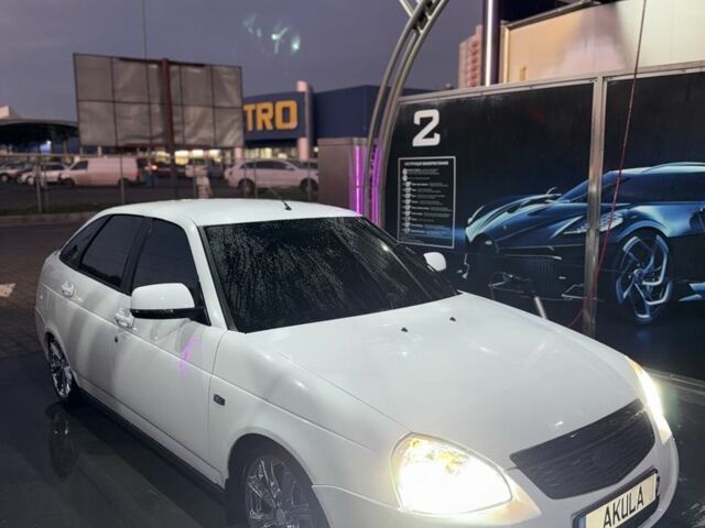 ВАЗ 2172 Priora 2012 в Одессе на Automoto.ua Белый ВАЗ 2172 Priora, объемом двигателя 1.6 л и пробегом 170 тыс. км за 3700 $, фото 1 на Automoto.ua