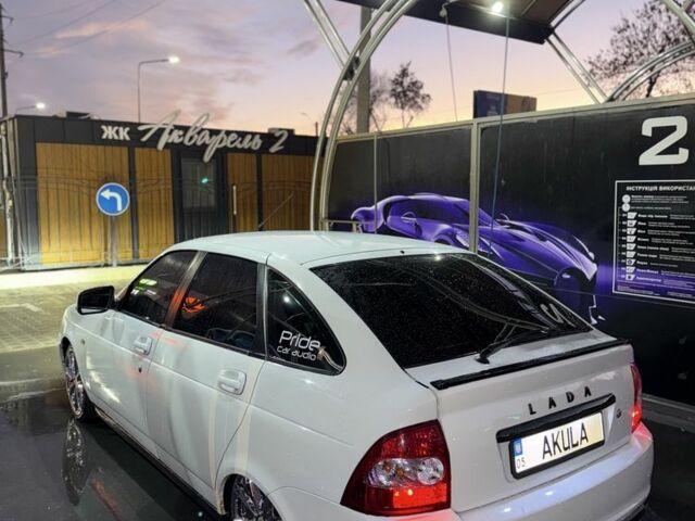 ВАЗ 2172 Priora 2012 в Одессе на Automoto.ua Белый ВАЗ 2172 Priora, объемом двигателя 1.6 л и пробегом 170 тыс. км за 3700 $, фото 5 на Automoto.ua