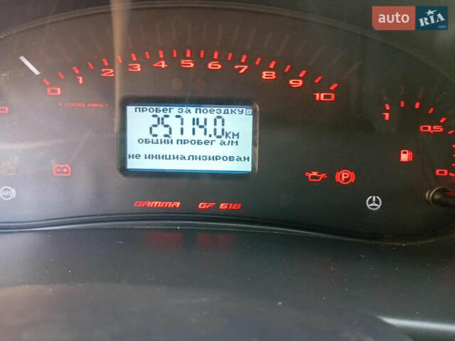 Белый ВАЗ 2172 Priora, объемом двигателя 1.6 л и пробегом 150 тыс. км за 3000 $, фото 8 на Automoto.ua