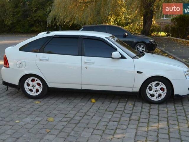Белый ВАЗ 2172 Priora, объемом двигателя 1.6 л и пробегом 79 тыс. км за 4100 $, фото 2 на Automoto.ua