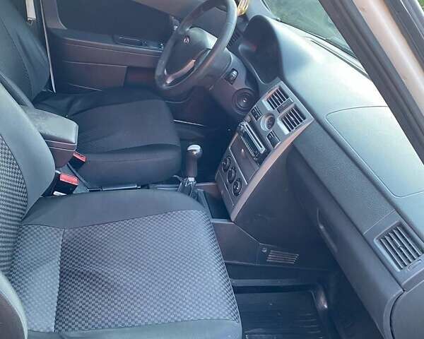 Білий ВАЗ 2172 Priora, об'ємом двигуна 1.6 л та пробігом 250 тис. км за 3300 $, фото 1 на Automoto.ua