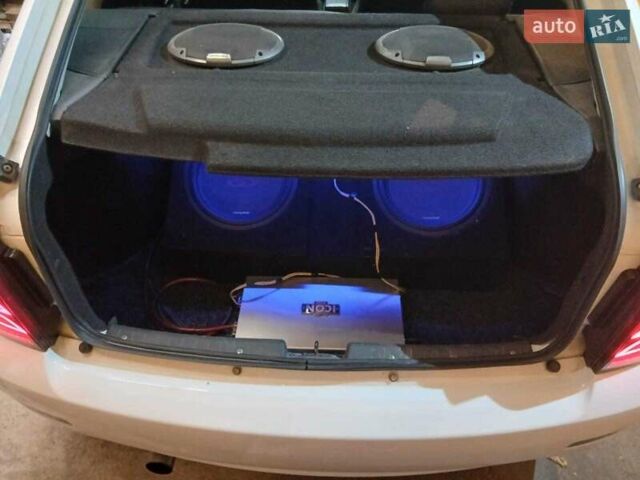 Белый ВАЗ 2172 Priora, объемом двигателя 1.6 л и пробегом 150 тыс. км за 5500 $, фото 3 на Automoto.ua