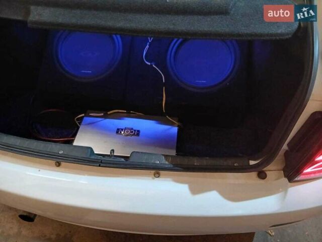 Белый ВАЗ 2172 Priora, объемом двигателя 1.6 л и пробегом 150 тыс. км за 5500 $, фото 1 на Automoto.ua