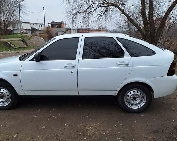 Білий ВАЗ 2172 Priora, об'ємом двигуна 1.6 л та пробігом 199 тис. км за 3700 $, фото 7 на Automoto.ua