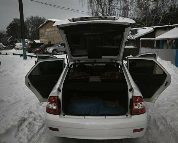 Белый ВАЗ 2172 Priora, объемом двигателя 1.6 л и пробегом 210 тыс. км за 3000 $, фото 2 на Automoto.ua