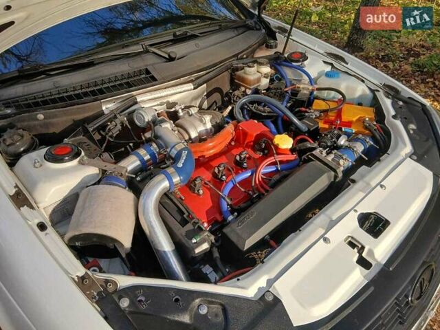 Белый ВАЗ 2172 Priora, объемом двигателя 1.6 л и пробегом 150 тыс. км за 5500 $, фото 2 на Automoto.ua