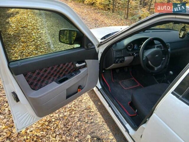 Белый ВАЗ 2172 Priora, объемом двигателя 1.6 л и пробегом 150 тыс. км за 5500 $, фото 4 на Automoto.ua