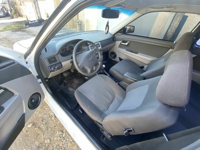 Білий ВАЗ 2172 Priora, об'ємом двигуна 1.6 л та пробігом 183 тис. км за 6200 $, фото 13 на Automoto.ua