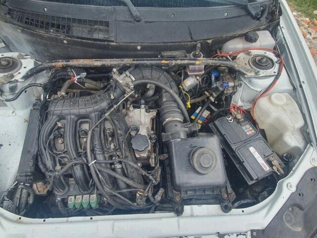 Белый ВАЗ 2172 Priora, объемом двигателя 1.6 л и пробегом 277 тыс. км за 1300 $, фото 2 на Automoto.ua