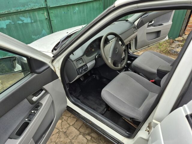 Белый ВАЗ 2172 Priora, объемом двигателя 0 л и пробегом 132 тыс. км за 3200 $, фото 6 на Automoto.ua