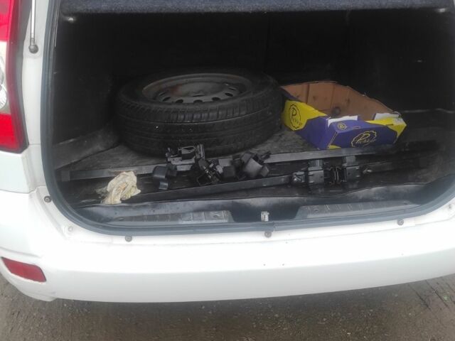 Белый ВАЗ 2172 Priora, объемом двигателя 1.6 л и пробегом 132 тыс. км за 2600 $, фото 3 на Automoto.ua