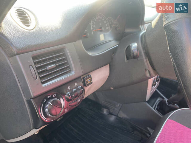 Черный ВАЗ 2172 Priora, объемом двигателя 1.6 л и пробегом 130 тыс. км за 2000 $, фото 13 на Automoto.ua