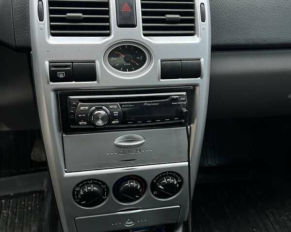 Черный ВАЗ 2172 Priora, объемом двигателя 1.6 л и пробегом 173 тыс. км за 2200 $, фото 5 на Automoto.ua