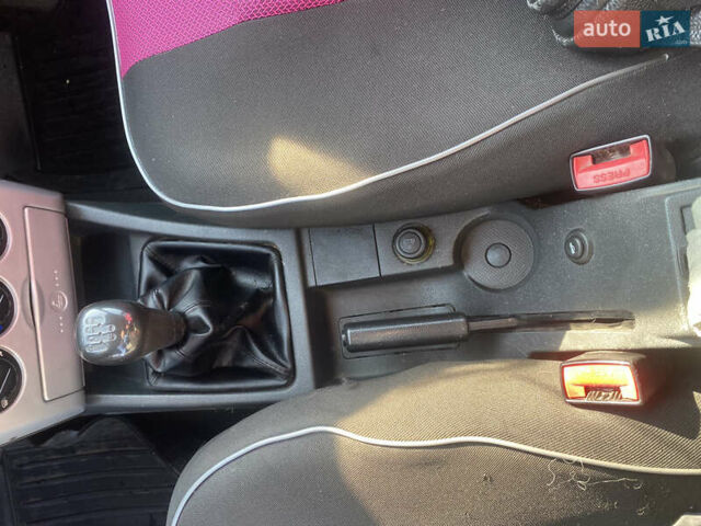 Черный ВАЗ 2172 Priora, объемом двигателя 1.6 л и пробегом 130 тыс. км за 2000 $, фото 15 на Automoto.ua