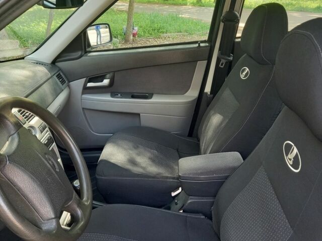 Черный ВАЗ 2172 Priora, объемом двигателя 1.6 л и пробегом 180 тыс. км за 2950 $, фото 6 на Automoto.ua