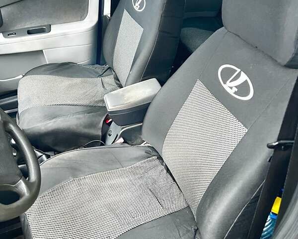 Черный ВАЗ 2172 Priora, объемом двигателя 1.6 л и пробегом 173 тыс. км за 2200 $, фото 10 на Automoto.ua