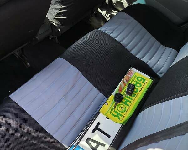 Черный ВАЗ 2172 Priora, объемом двигателя 1.6 л и пробегом 175 тыс. км за 1100 $, фото 13 на Automoto.ua