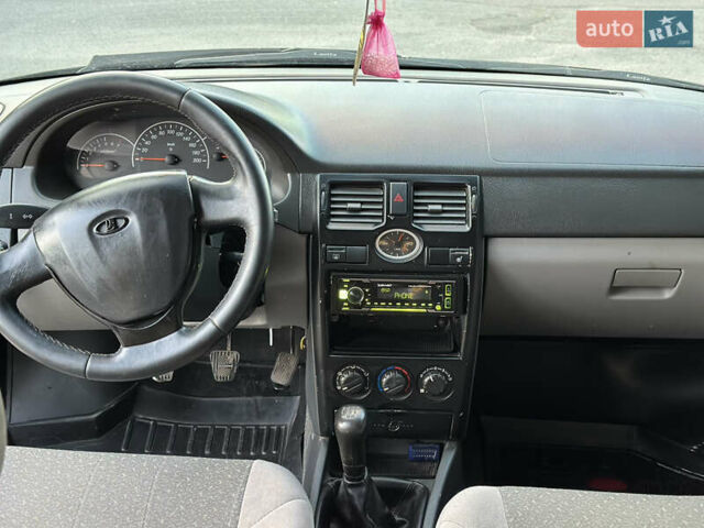 Черный ВАЗ 2172 Priora, объемом двигателя 1.6 л и пробегом 211 тыс. км за 2200 $, фото 8 на Automoto.ua