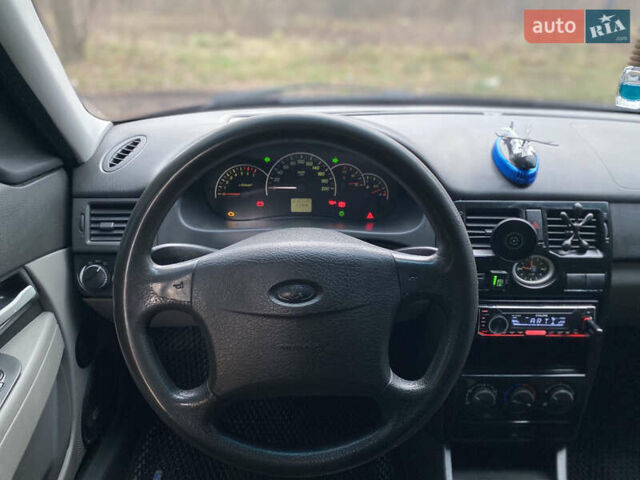 Красный ВАЗ 2172 Priora, объемом двигателя 1.6 л и пробегом 210 тыс. км за 2150 $, фото 13 на Automoto.ua