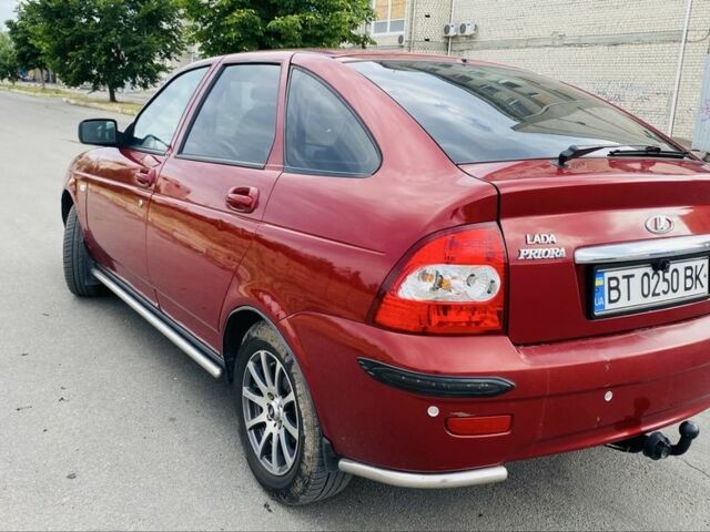 Красный ВАЗ 2172 Priora, объемом двигателя 1.6 л и пробегом 200 тыс. км за 3498 $, фото 3 на Automoto.ua
