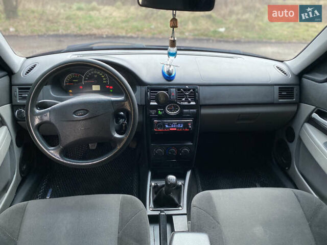 Красный ВАЗ 2172 Priora, объемом двигателя 1.6 л и пробегом 210 тыс. км за 2150 $, фото 12 на Automoto.ua