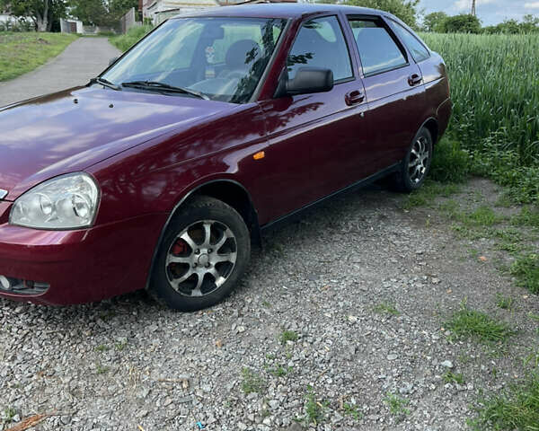 Червоний ВАЗ 2172 Priora, об'ємом двигуна 1.6 л та пробігом 180 тис. км за 2100 $, фото 1 на Automoto.ua