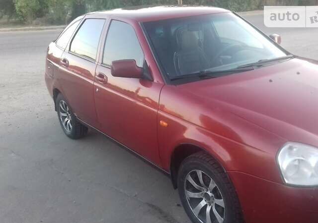 Красный ВАЗ 2172 Priora, объемом двигателя 1.6 л и пробегом 222 тыс. км за 3000 $, фото 2 на Automoto.ua