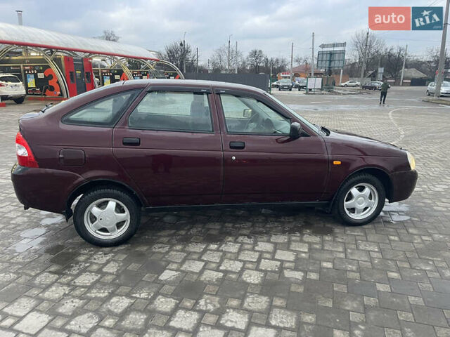 Красный ВАЗ 2172 Priora, объемом двигателя 1.6 л и пробегом 120 тыс. км за 3000 $, фото 5 на Automoto.ua