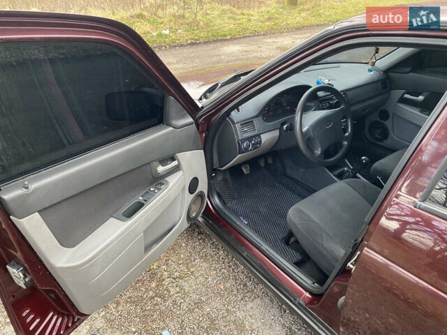 Красный ВАЗ 2172 Priora, объемом двигателя 1.6 л и пробегом 210 тыс. км за 2150 $, фото 8 на Automoto.ua