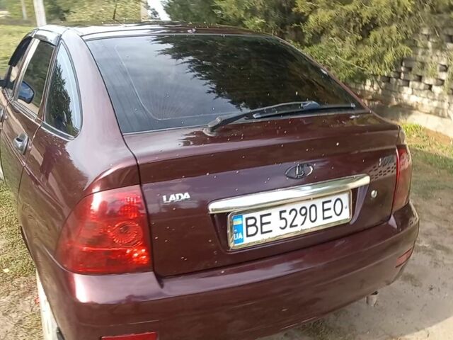 Красный ВАЗ 2172 Priora, объемом двигателя 1.6 л и пробегом 200 тыс. км за 2000 $, фото 3 на Automoto.ua
