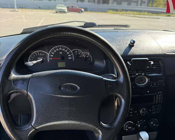 Червоний ВАЗ 2172 Priora, об'ємом двигуна 1.6 л та пробігом 249 тис. км за 3199 $, фото 6 на Automoto.ua