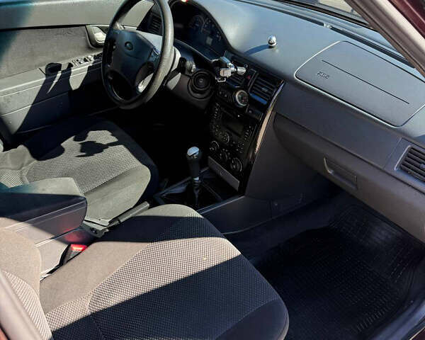 Червоний ВАЗ 2172 Priora, об'ємом двигуна 1.6 л та пробігом 249 тис. км за 3199 $, фото 9 на Automoto.ua