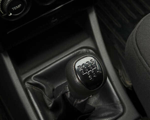 Красный ВАЗ 2172 Priora, объемом двигателя 1.6 л и пробегом 158 тыс. км за 2999 $, фото 17 на Automoto.ua