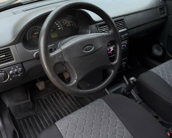 Красный ВАЗ 2172 Priora, объемом двигателя 1.6 л и пробегом 158 тыс. км за 2999 $, фото 13 на Automoto.ua