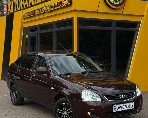 Красный ВАЗ 2172 Priora, объемом двигателя 1.6 л и пробегом 158 тыс. км за 2999 $, фото 2 на Automoto.ua