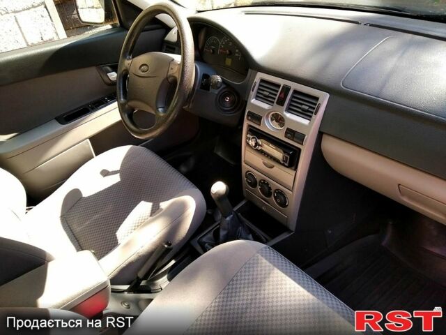 Червоний ВАЗ 2172 Priora, об'ємом двигуна 1.6 л та пробігом 124 тис. км за 3750 $, фото 6 на Automoto.ua