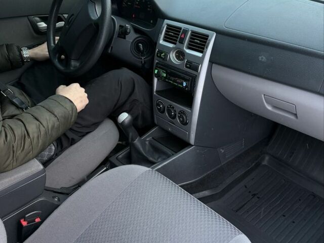 Червоний ВАЗ 2172 Priora, об'ємом двигуна 1.6 л та пробігом 160 тис. км за 3999 $, фото 4 на Automoto.ua