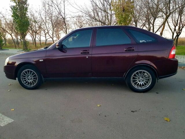 Красный ВАЗ 2172 Priora, объемом двигателя 1.6 л и пробегом 220 тыс. км за 3900 $, фото 4 на Automoto.ua