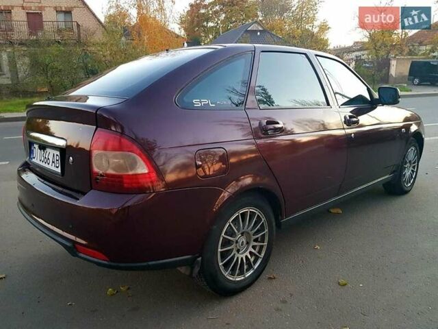 Красный ВАЗ 2172 Priora, объемом двигателя 1.6 л и пробегом 220 тыс. км за 3900 $, фото 1 на Automoto.ua