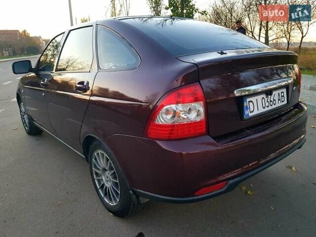 Красный ВАЗ 2172 Priora, объемом двигателя 1.6 л и пробегом 220 тыс. км за 3900 $, фото 2 на Automoto.ua