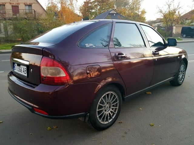Красный ВАЗ 2172 Priora, объемом двигателя 1.6 л и пробегом 220 тыс. км за 3900 $, фото 2 на Automoto.ua