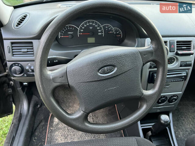 ВАЗ 2172 Priora, объемом двигателя 1.6 л и пробегом 175 тыс. км за 3888 $, фото 4 на Automoto.ua
