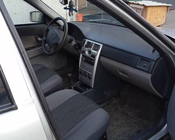 Серый ВАЗ 2172 Priora, объемом двигателя 1.6 л и пробегом 165 тыс. км за 3300 $, фото 7 на Automoto.ua